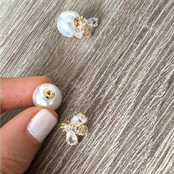 Bee stud earrings A659 - Picture 4 of 5